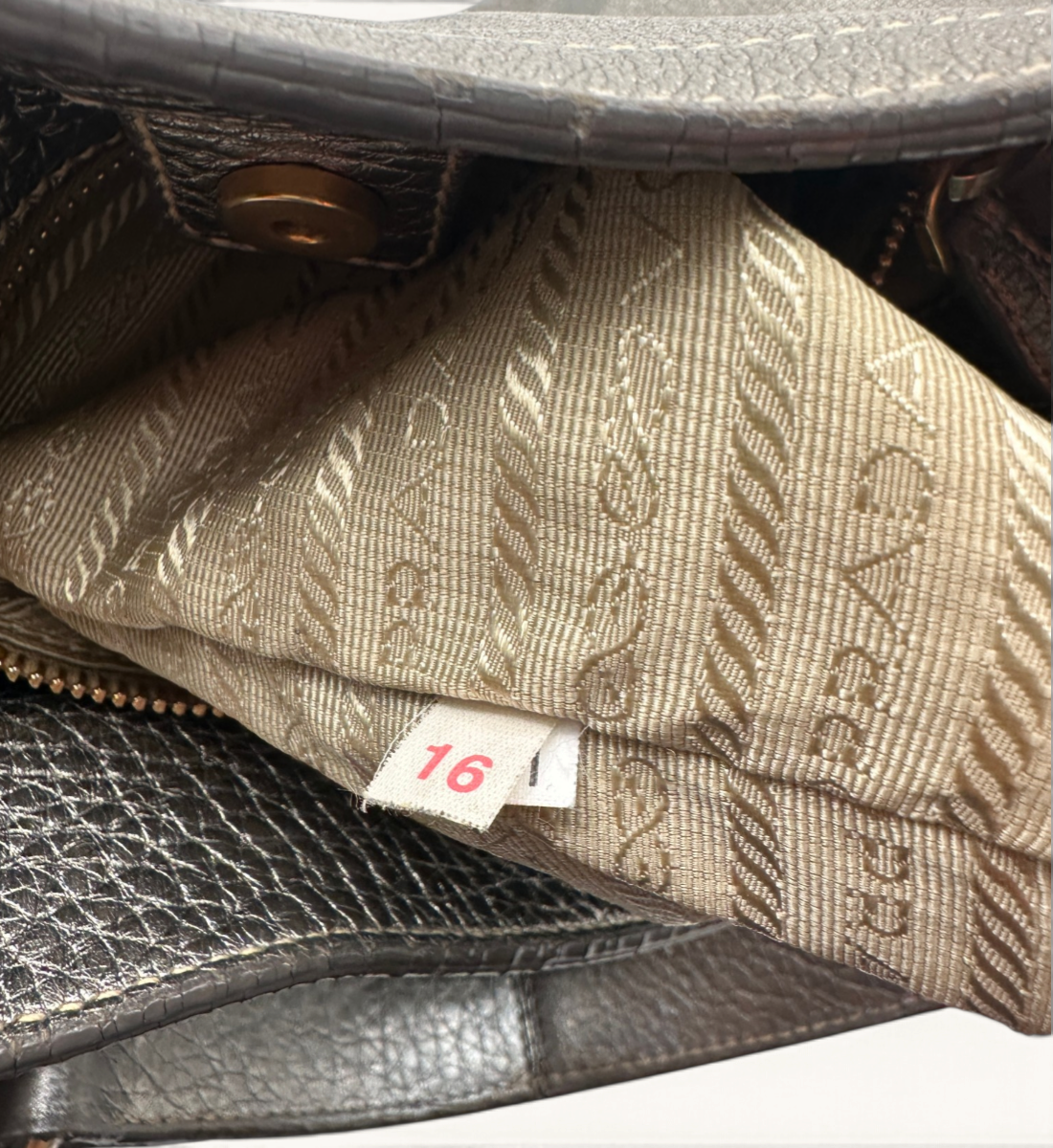 Vitello Daino Side Pocket Hobo Silver Handbag
