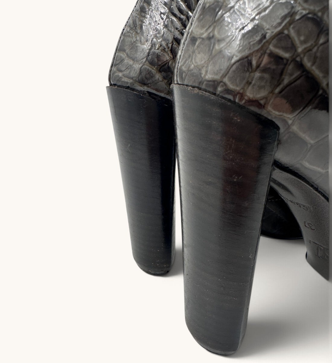 Delft Cornelia High-Heeled Ankle Booties