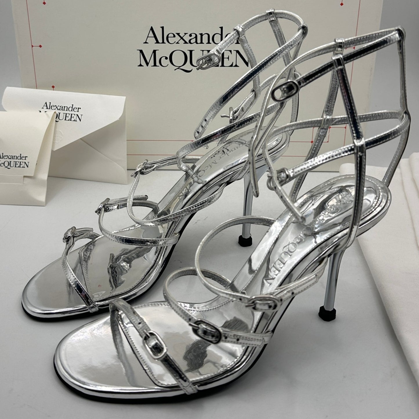 Alexander McQueen · luxury shoes · silver heels · stiletto · strappy sandals · designer footwear · prabangūs bateliai · second hand luxury · McQueen original · metallic sandals · Made in Italy · aukštakulniai · vestuviniai bateliai · vakariniai bateliai
Alexander McQueen silver sandals strappy heels stiletto sandals luxury shoes designer heels metallic sandals McQueen original box second hand luxury wedding heels evening sandals open toe heels buckle sandals Made in Italy