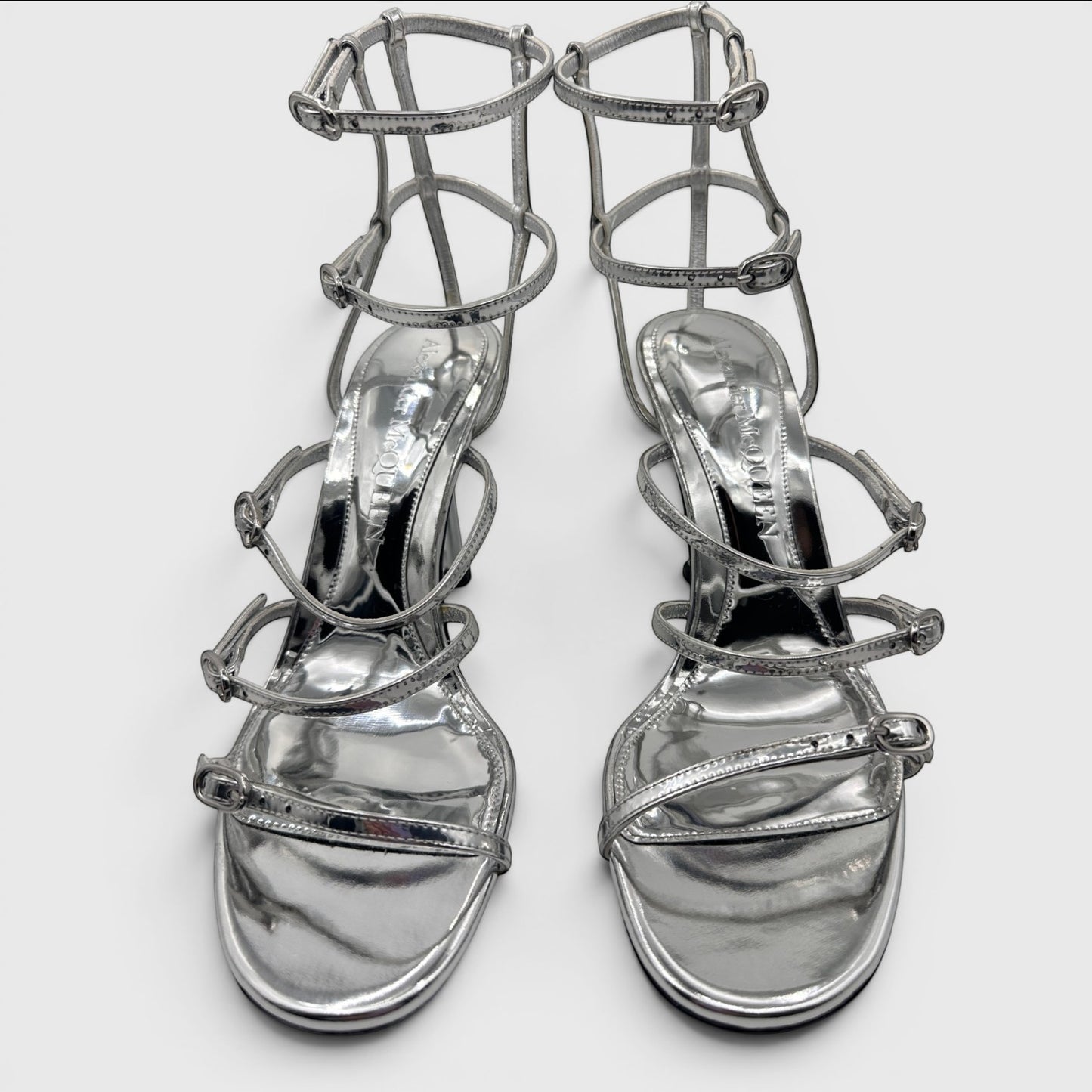Alexander McQueen · luxury shoes · silver heels · stiletto · strappy sandals · designer footwear · prabangūs bateliai · second hand luxury · McQueen original · metallic sandals · Made in Italy · aukštakulniai · vestuviniai bateliai · vakariniai bateliai
Alexander McQueen silver sandals strappy heels stiletto sandals luxury shoes designer heels metallic sandals McQueen original box second hand luxury wedding heels evening sandals open toe heels buckle sandals Made in Italy
