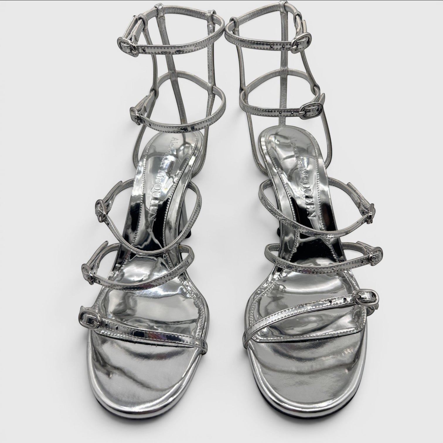 Alexander McQueen · luxury shoes · silver heels · stiletto · strappy sandals · designer footwear · prabangūs bateliai · second hand luxury · McQueen original · metallic sandals · Made in Italy · aukštakulniai · vestuviniai bateliai · vakariniai bateliai
Alexander McQueen silver sandals strappy heels stiletto sandals luxury shoes designer heels metallic sandals McQueen original box second hand luxury wedding heels evening sandals open toe heels buckle sandals Made in Italy