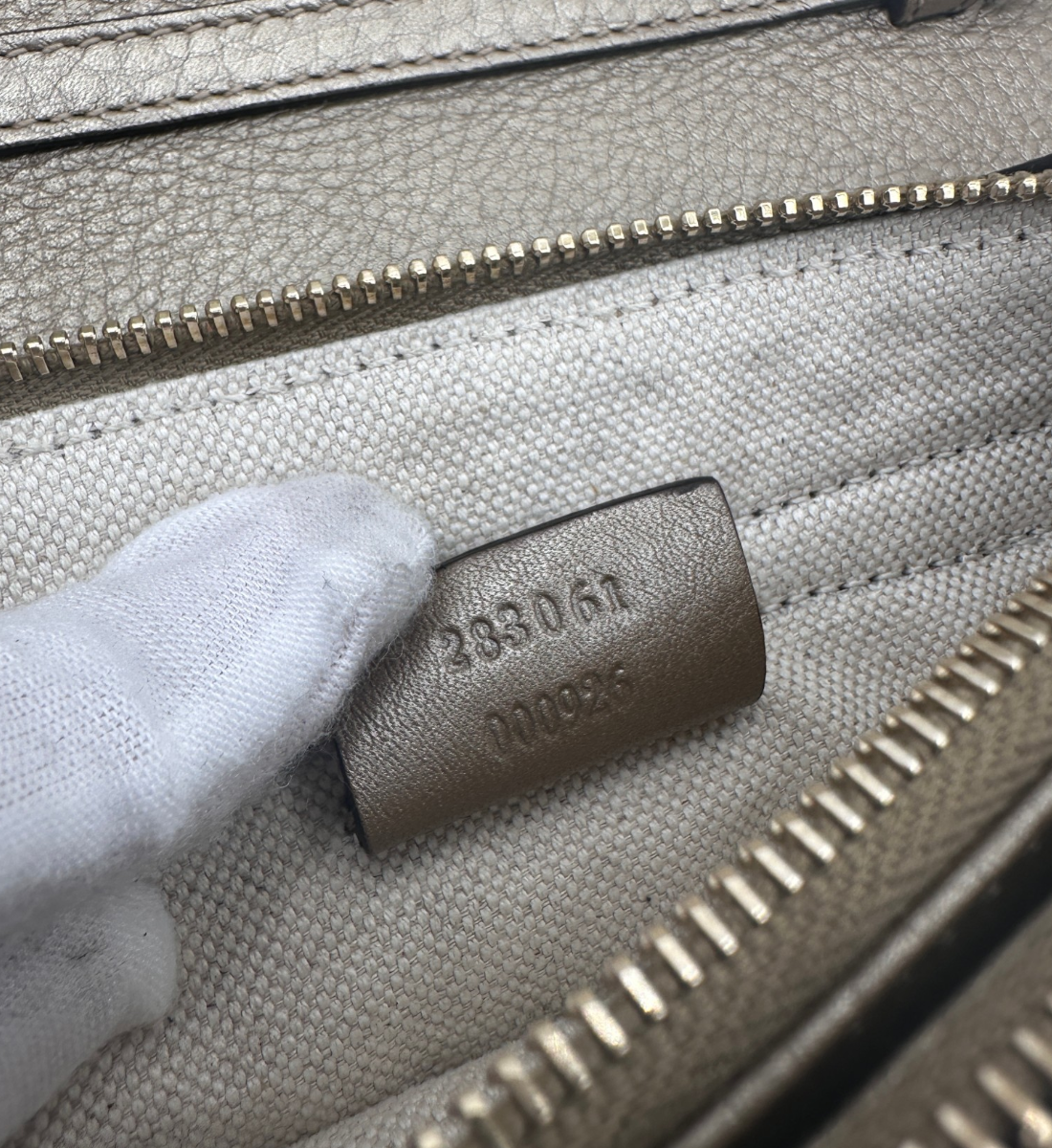 Gucci Broadway Piston Wallet On Chain