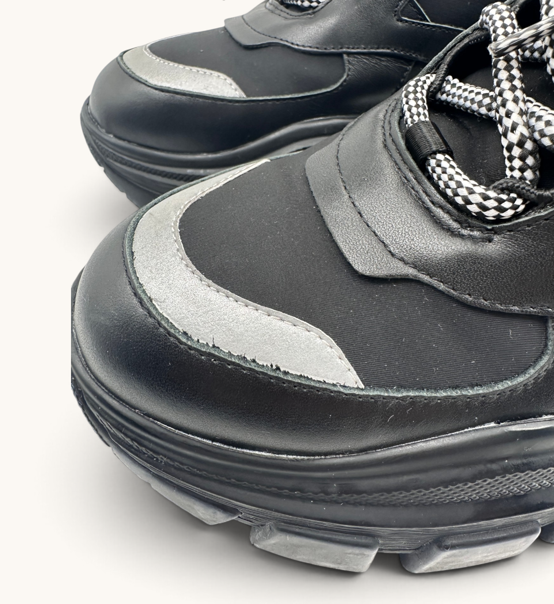 Centaurus Low Top Sneakers