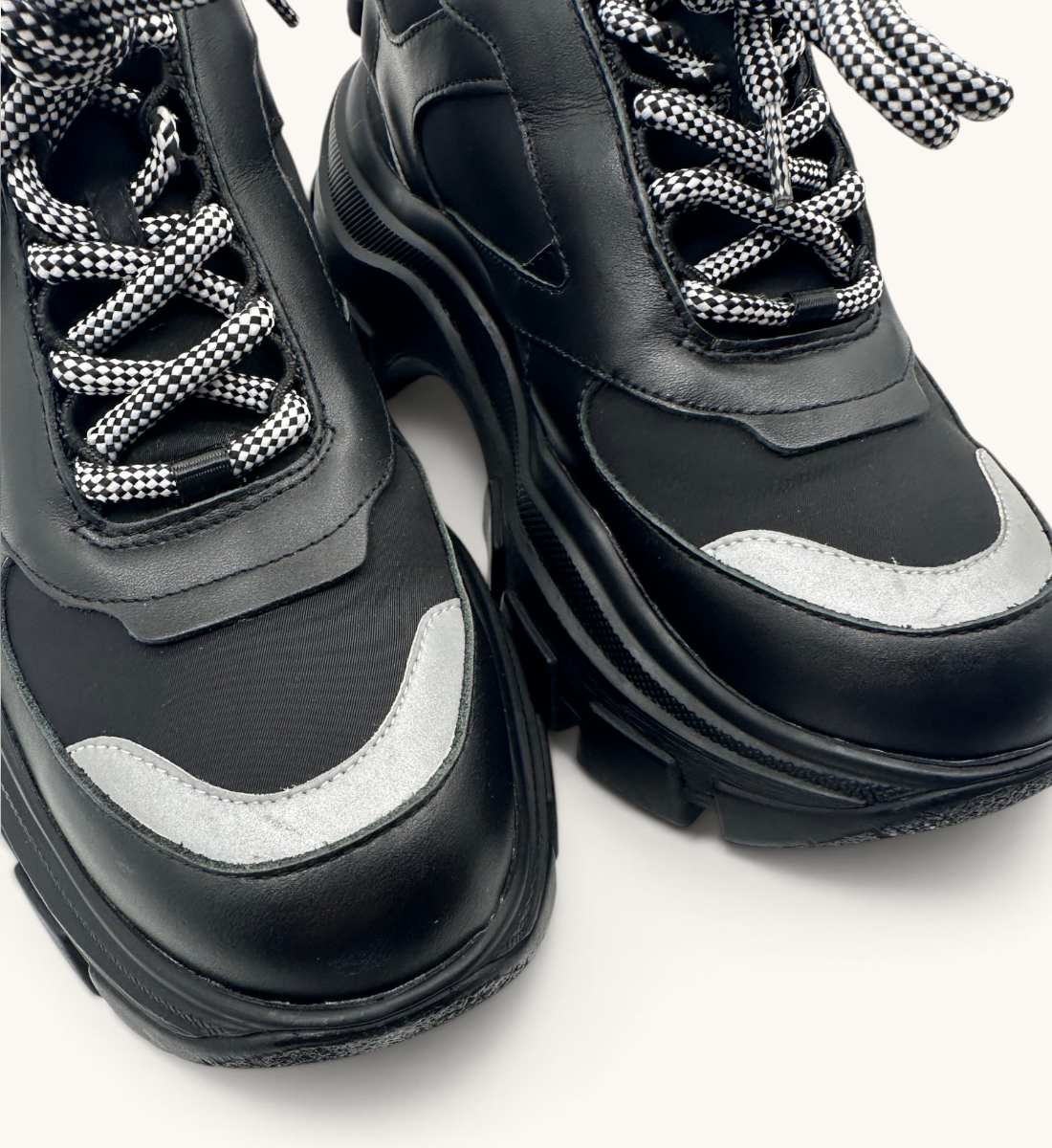 Centaurus Low Top Sneakers