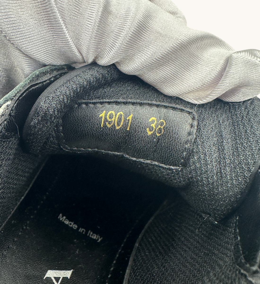 Centaurus Low Top Sneakers