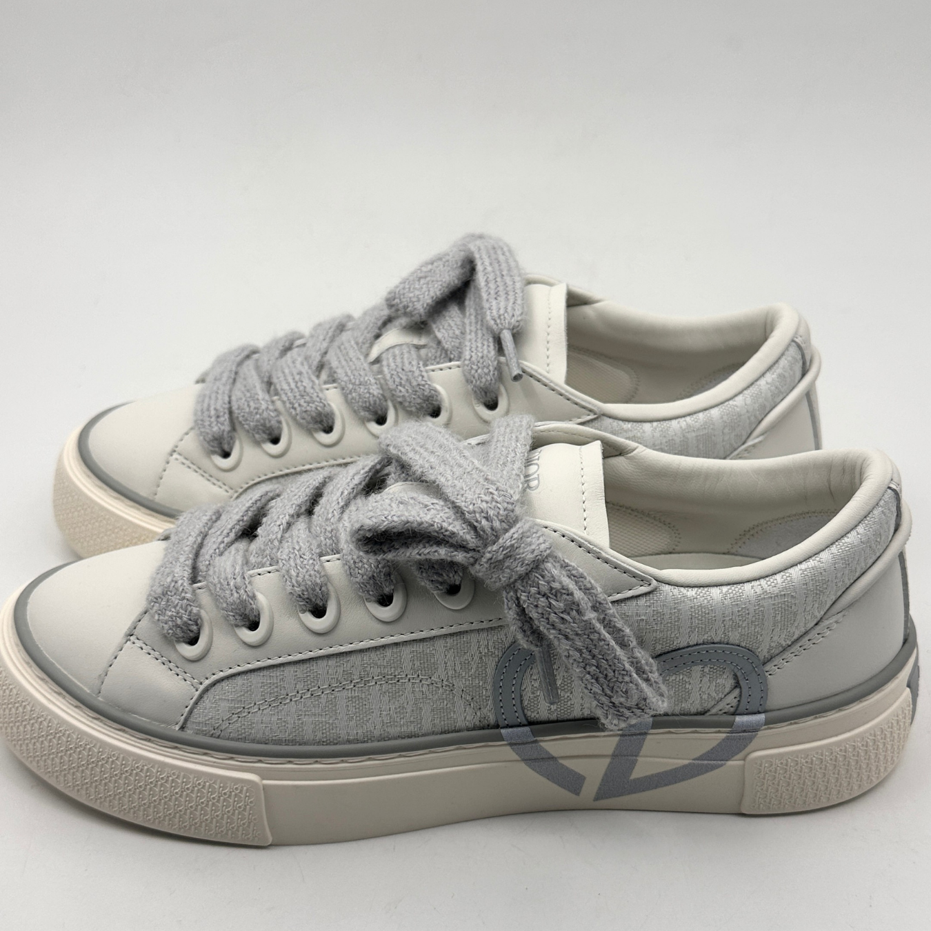 B33 Spin Sneakers