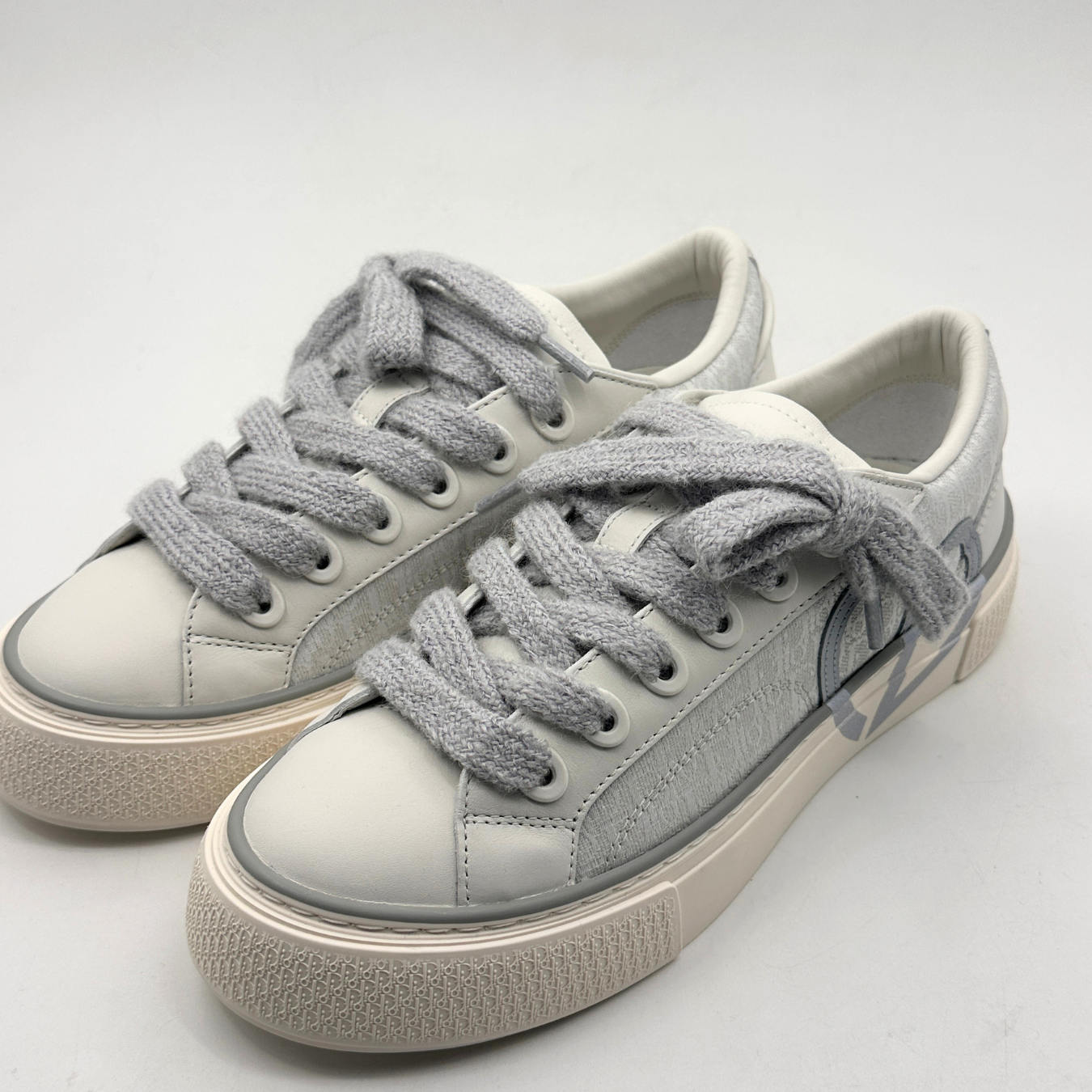 B33 Spin Sneakers