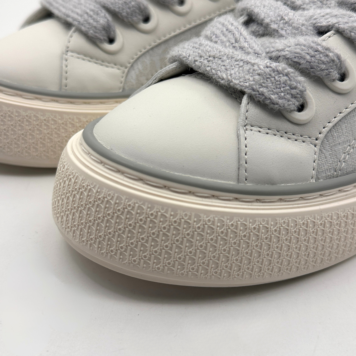 B33 Spin Sneakers