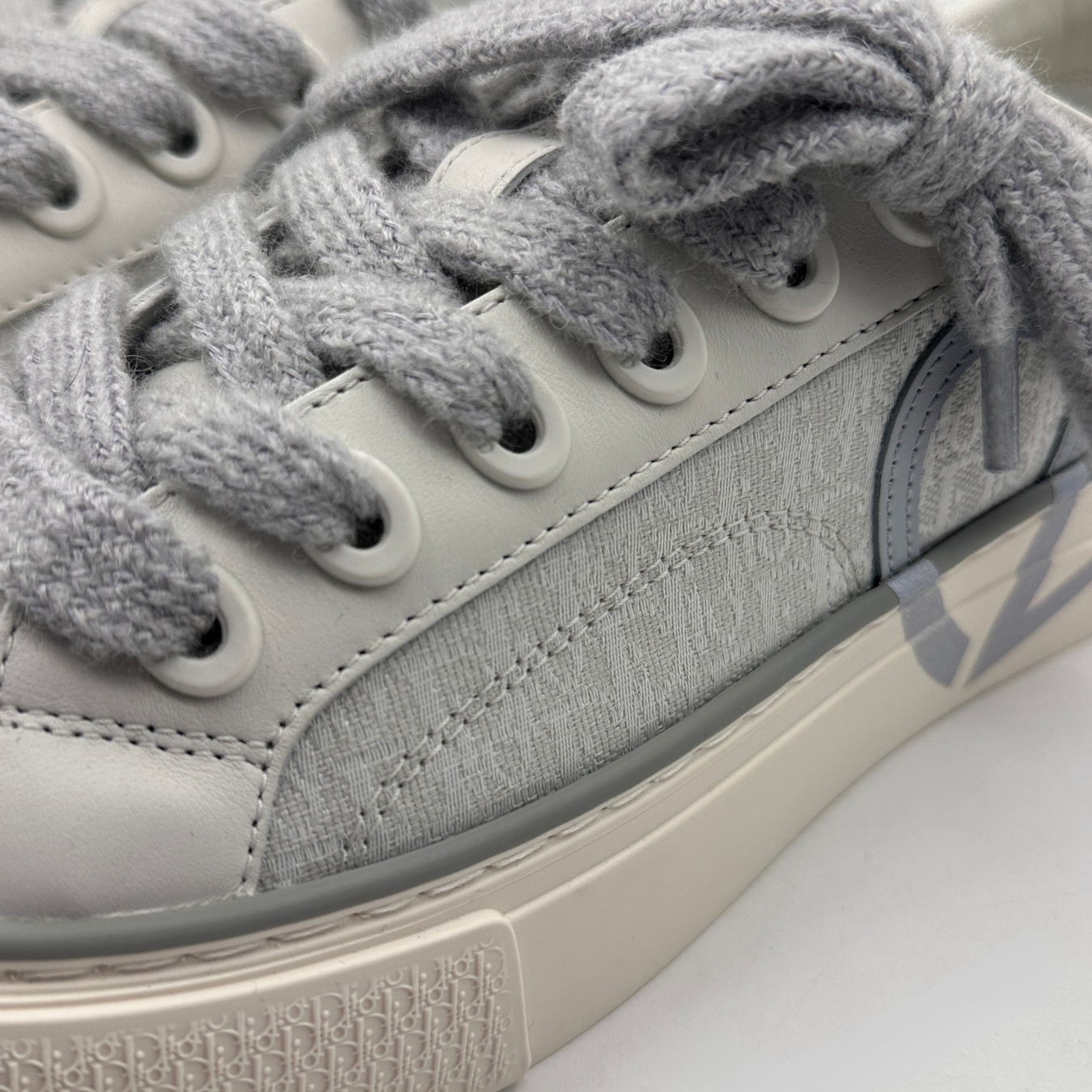 B33 Spin Sneakers