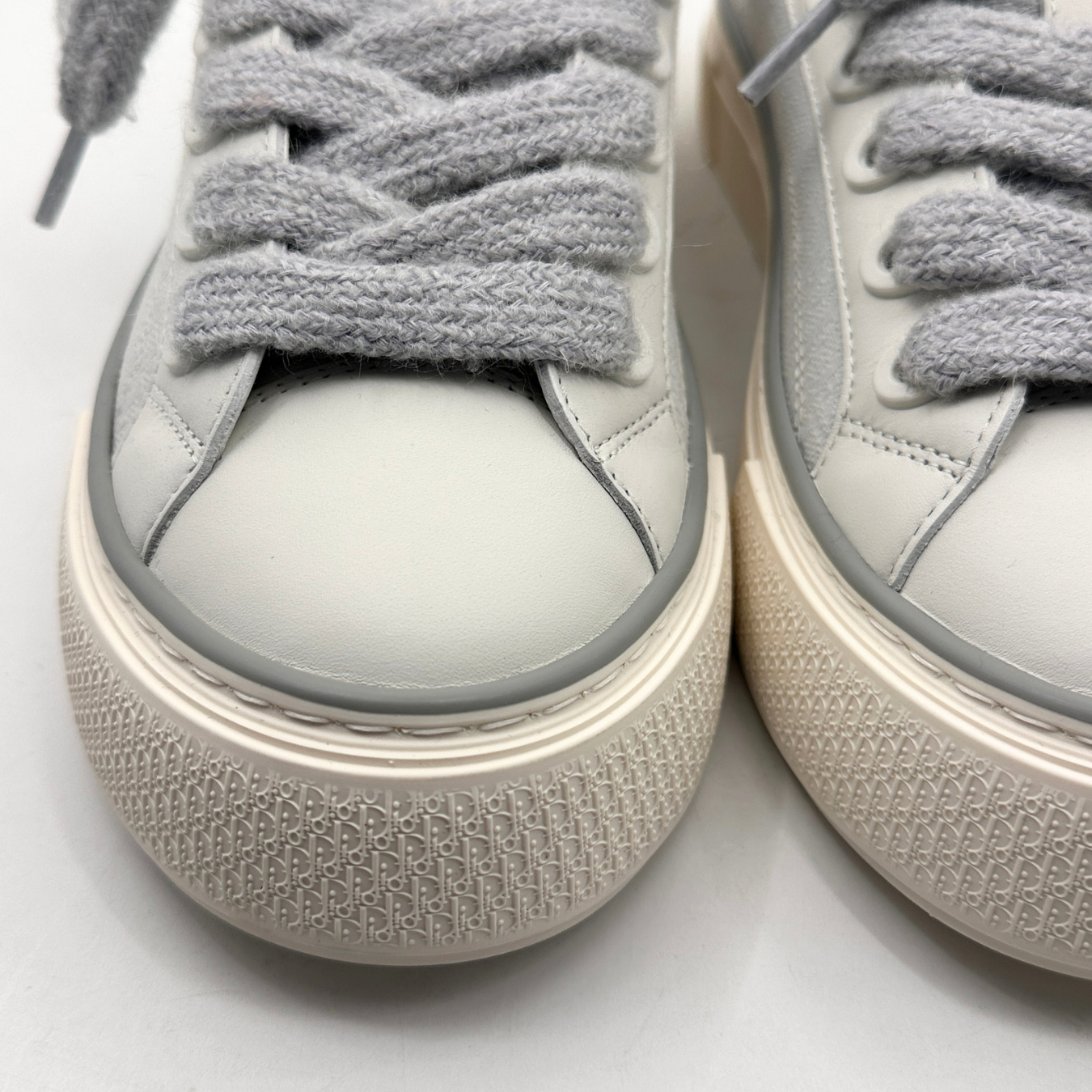 B33 Spin Sneakers