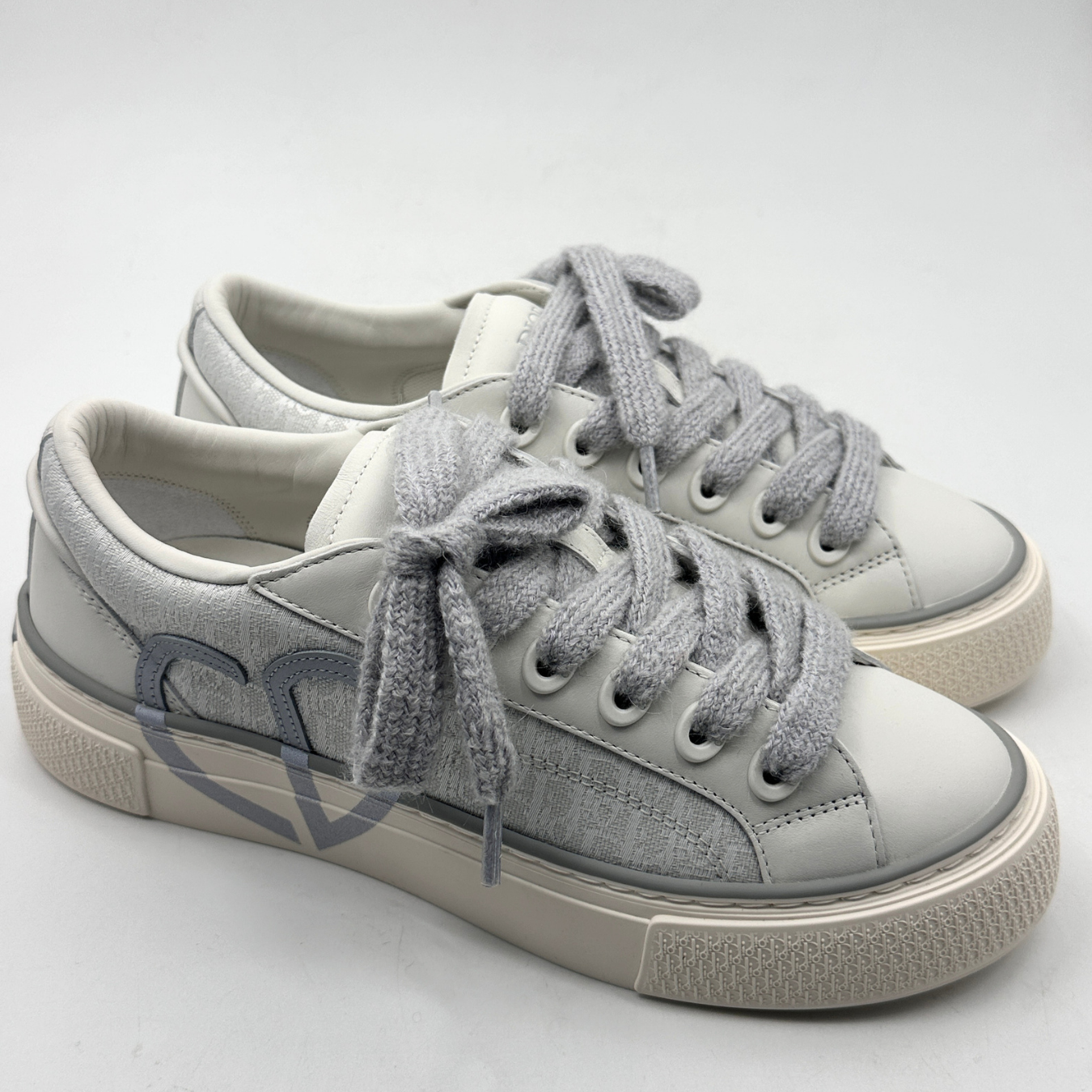 B33 Spin Sneakers