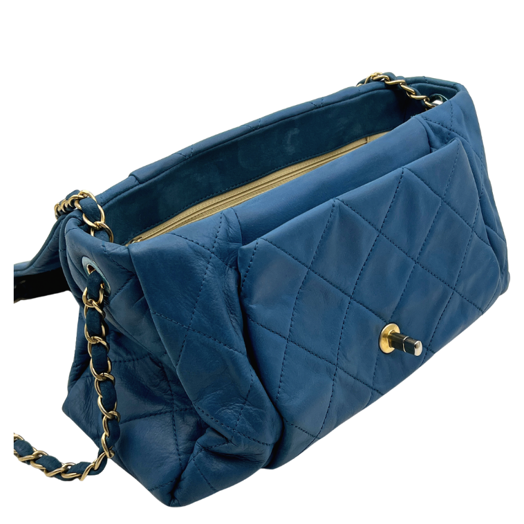 Iridiscent Large Classic Quilted Flap Bag