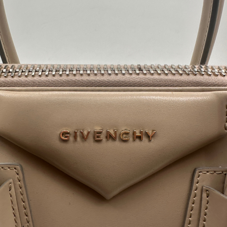 Antigona Medium Handbag